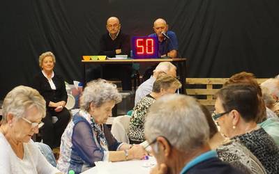 Ikasturte berria abiatu du Zaharren Babeslekuak bingo saioarekin