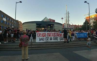 Eraso matxista gehiagorik ez dutela nahi aldarrikatu dute Erandion