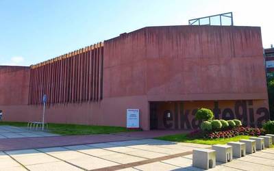 Kulturen arteko bizikidetzan zelan sakondu irakatsiko dute Durangoko Aniztasunaren Eskolan
