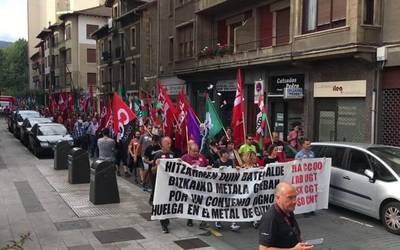 [BIDEOA] Metalgintzako milaka langilek Zornotzako kaleak zeharkatu dituzte