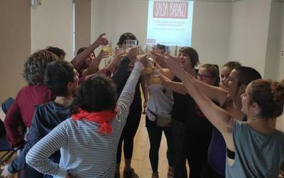 Leitzaldeko Sastrakak taldeak 'Salda Badago' jardunaldi feministen aurkezpena egin du