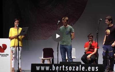 BIDEOA: Bertsolari Txapelketako Zumaiako saioa