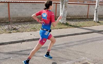 Helene Alberdik irabazi du distantzia erdiko Bilboko Triatloia