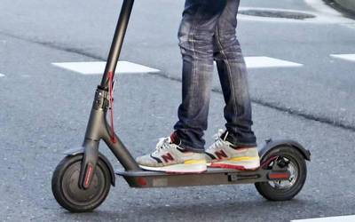 1.000 euroko isuna Iruñean patinete elektriko baten erabiltzaileari