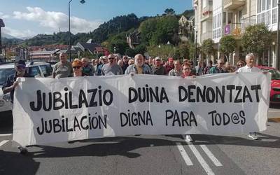 Pentsionistak manifestazioan atera dira