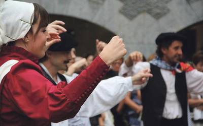"Euskal kultura eta dantzak goraipatu nahi ditugu Untzuetaren 35. urteurrenean"