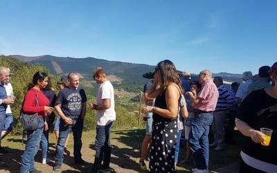 Opellorako jaiek jende ugari bildu zuten ermitan