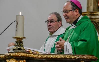 Ciriaco Molinuevo apaizaren mende erdiko ibilbidea omendu dute