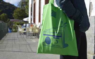 Esan Erran irratiko poltsoak, eskuragai!