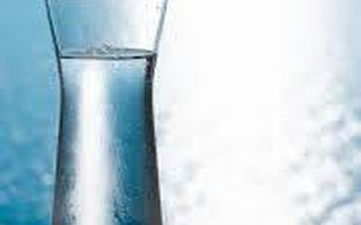 Plastiko gutxiago erabiltzeko ekoaholkua ekarri digu Gurutze Santxok