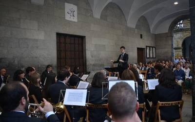 Musika Bandak jendetza batu du Kontzejupean