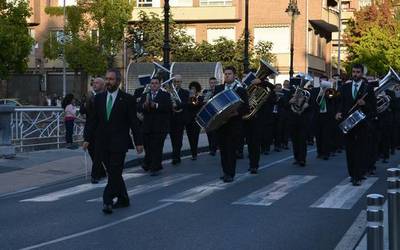 Udal Musika Bandaren doinu artean agurtu dute Iñaki Alberdi