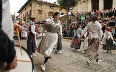 Bihar hasiko du ikasturtea Lagun Artean dantza taldeak