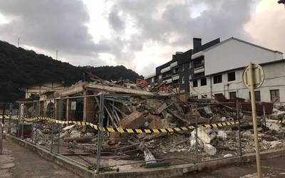 Bota dute Kofradia Zaharreko eraikina