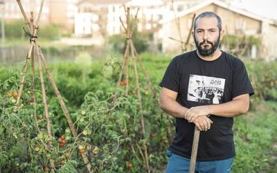 “Lurra lortzea zaila izango ez balitz, baserritar gehiago egongo litzateke”