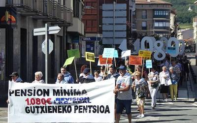 Pentsio duinak aldarrikatzen segituko dute