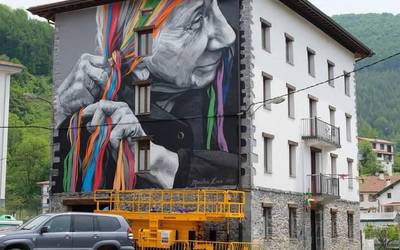 Atekabeltz gaztetxearen atzeko aldeko kalea itxi dute