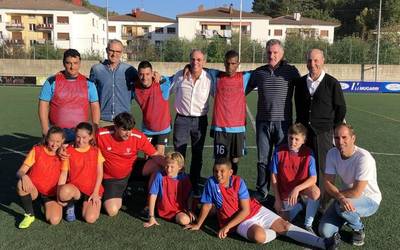 Buru osasunaren nazioarteko egunean, hiruko futbol txapelketa