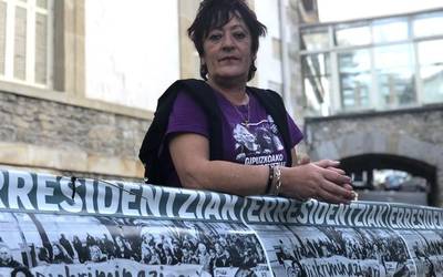 Bego Gainza: "Negozio huts bihurtzen ari dira zaharren egoitzak"