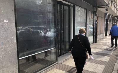 Podemos alderdiak Arrasaten zuen egoitza itxita dago