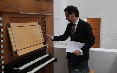 Oscar Candendo: "Entzun eta sentitu egin behar da organoa"