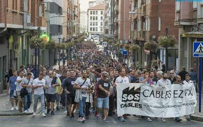 Cables y Alambres ez ixteko eskatu dute Erandion egindako manifestazio jendetsuan