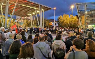 Kondenatutako buruzagi katalan independentistei babesa adierazteko mobilizazioak egingo dituzte gaur