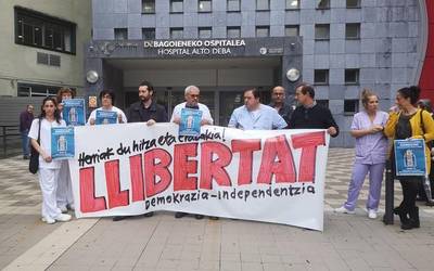 Sindikatuek egindako deiari erantzunez elkarretaratzeak egin dituzte bailaran