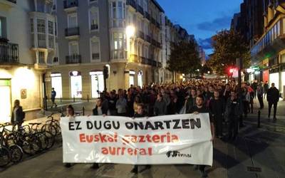 Altsasu eta Kataluniako epaiak onartzen ez dituztela aldarrikatu dute ehunka gaztek