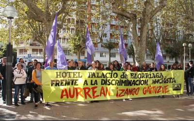 Palacio de Elorriagatik kaleratutako emakumearen kontrako "zigor kanpaina" salatu dute