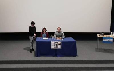 "Literatura ez da bizitza erreala, baina zaila da fikziotik desberdintzea"