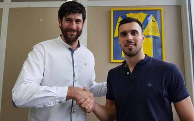Jon Azkuek 2023ra arte luzatu du kontratua Bidasoarekin