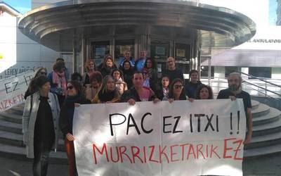 Sindikatu guztiak San Martingo Etengabeko Arreta Gunearen itxieraren aurka