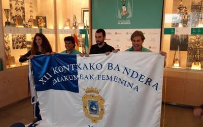 Castellers de Vilafranca-k ohorezko bazkide izendatu du Orio Arraunketa Elkartea