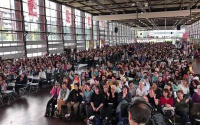 [BIDEOA] 3.000 emakume batu ditu Durangon ospatzen ari den 'Salda Badago' jardunaldi feministak