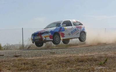 Lur gaineko Nafarroako rally txapelketa irabazi du aurten ere Iñaki Ubiria lesakarrak