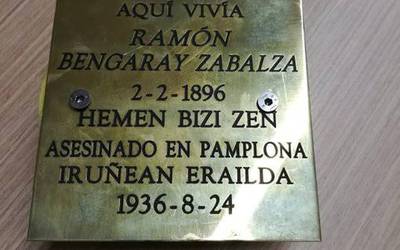 Biktimen bederatzi plaka berrezarri ditu Nafarroako Fusilatuen Senideen Elkarteak