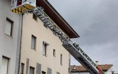 Asteburuko haizeteak kalteak eta arazoak eragin ditu hainbat tokitan