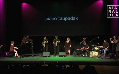 [EMANALDI OSOA] Amurrio Antzokian eskainitako "Piano taupadak" ikuskizuna osorik, hemen ikusgai
