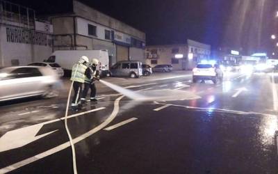Kamioi batek olioa isuri du Mutiloako industrialdean