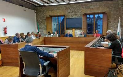 Hondartzetako sorospen zerbitzuen kudeaketa eta Santiagoko zerbitzuetako eraikinaren gaia landu zituzten urriko plenoan