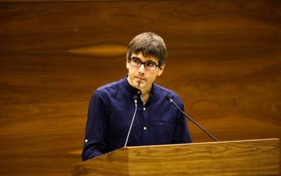 Hizkuntza eskubideak bermatzeko mozioa atzera bota dute Navarra Sumak eta PSNk