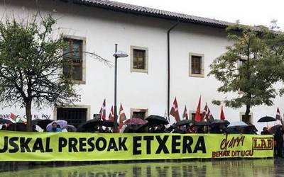 Euskal presoen etxeratzea aldarrikatu du LABek Arrasaten