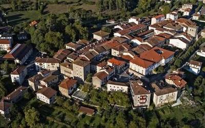 Artziniegak adopziozko seme titulua kendu zion atzo Jesús Romeo ministro falangistari