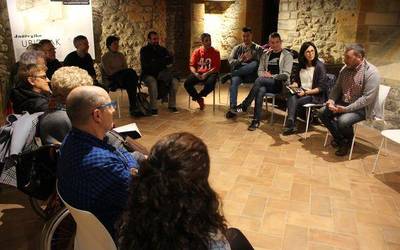 Hezkuntzari lotutako 'Aprende y disfruta' liburua aurkeztu du Gorka Fernandezek, Basazabalen