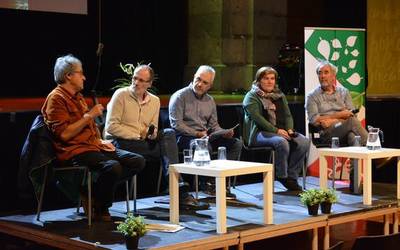 Literaturaren ertzak jorratu dituzte lau idazle azpeitiarrek