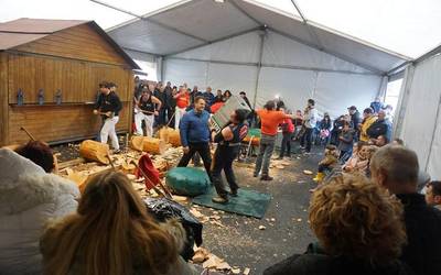 Festak ez du etenik Urdanetan eta Ortzaikan