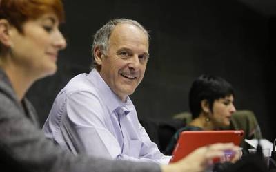Joten alde azaldu da aho batez Nafarroako Parlamentua