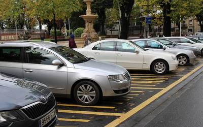 Uber plataforma Bilbon ipini dute martxan, eta Durangoko taxi gidariek kezka dute haren jarduna hona zabalduko ote den