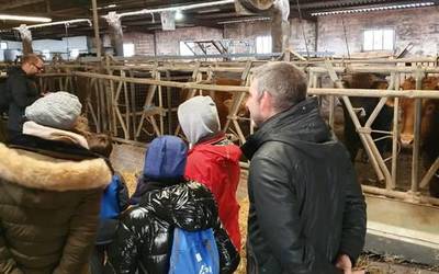 Santa Klara baserria ezagutu dute Itsas Zaporeak egitasmoaren bidez